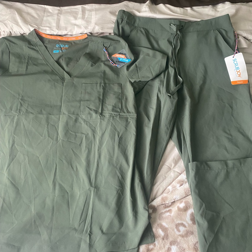 Scrub Joy set in Olive Green